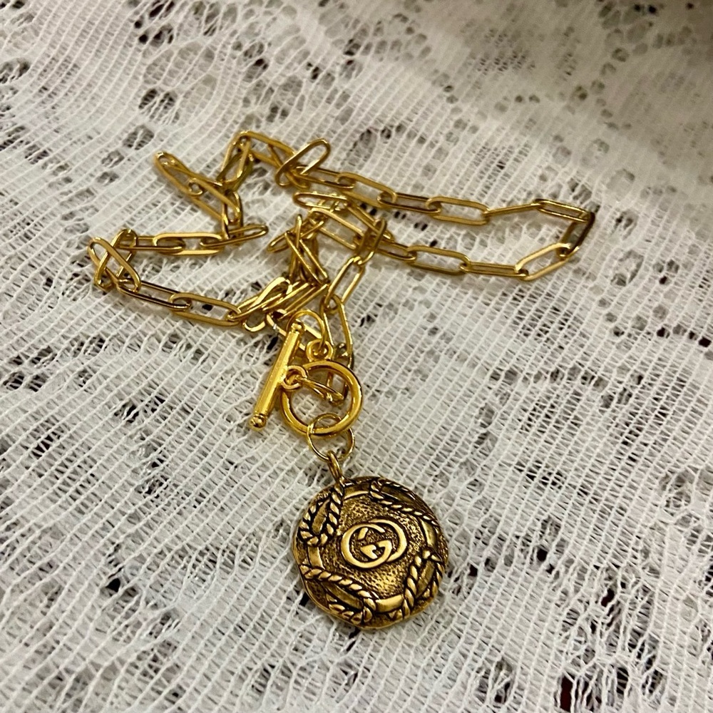 Vintage, Rare Gucci Gold Tone Charm with 18in Gold Plated Chain Necklace - Picture 5 of 7